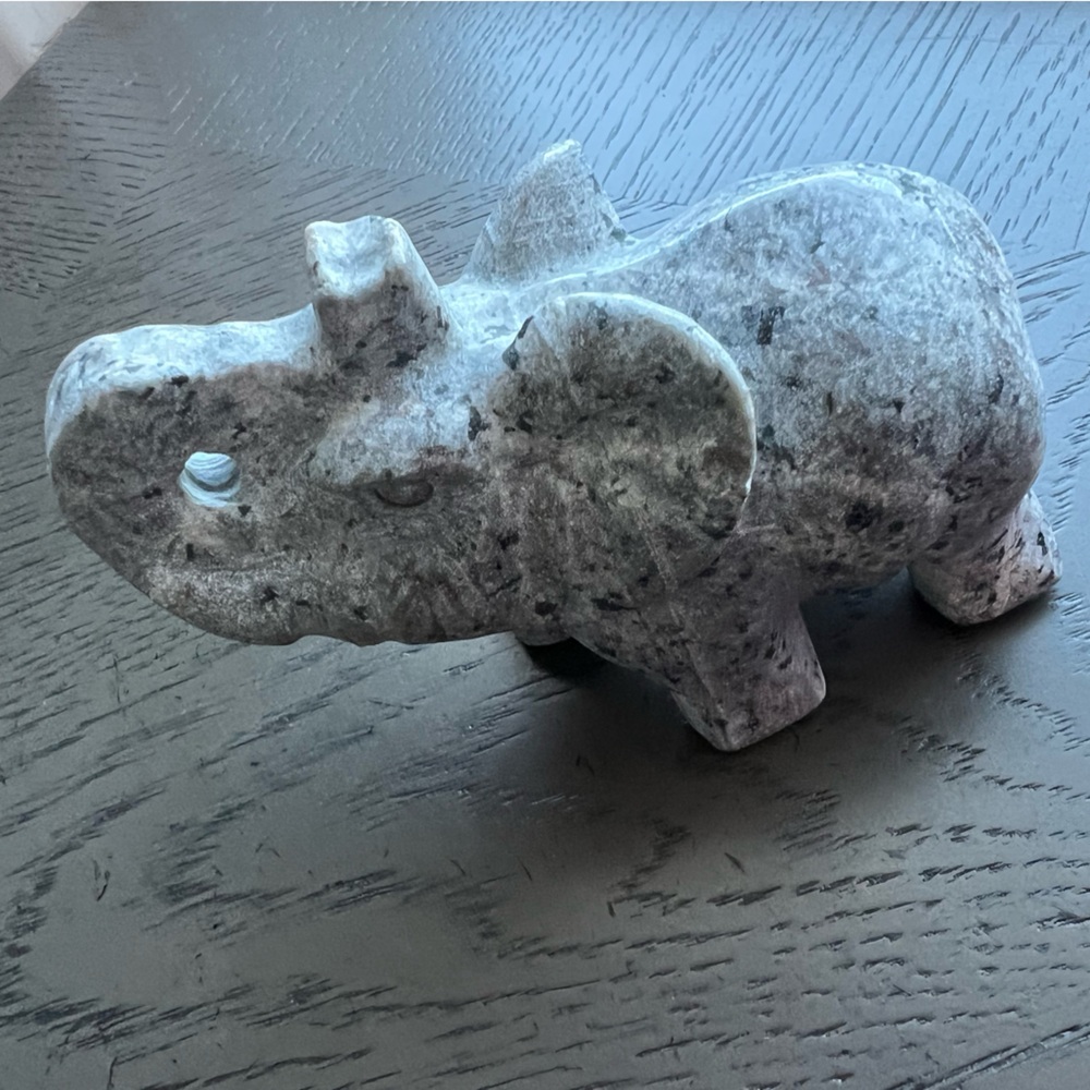 Yooperlite elephant carving 1.1 lbs